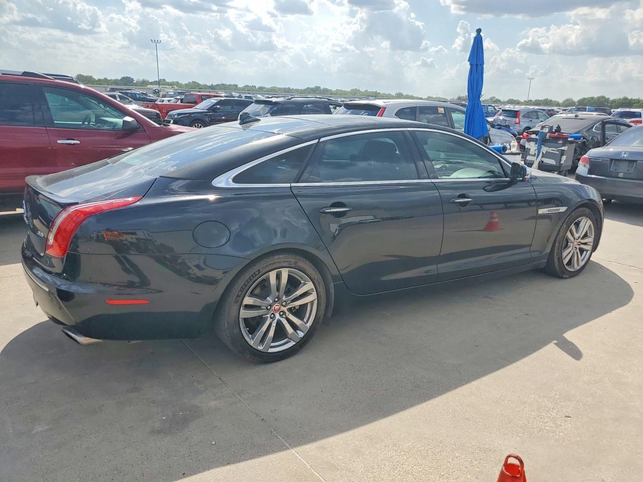 2015 Jaguar XJL, Portfolio
