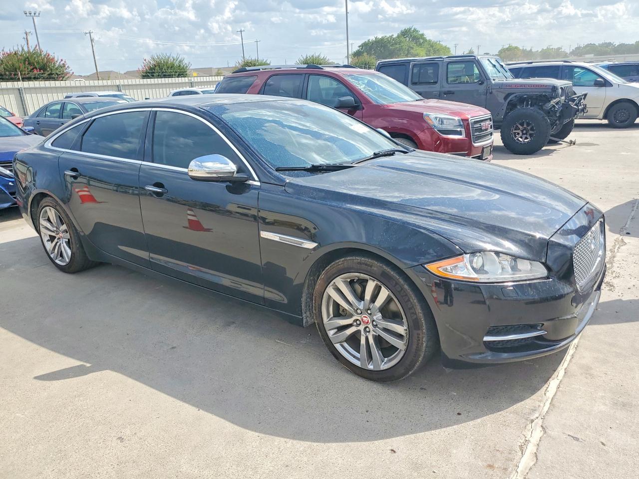 2015 Jaguar XJL, Portfolio