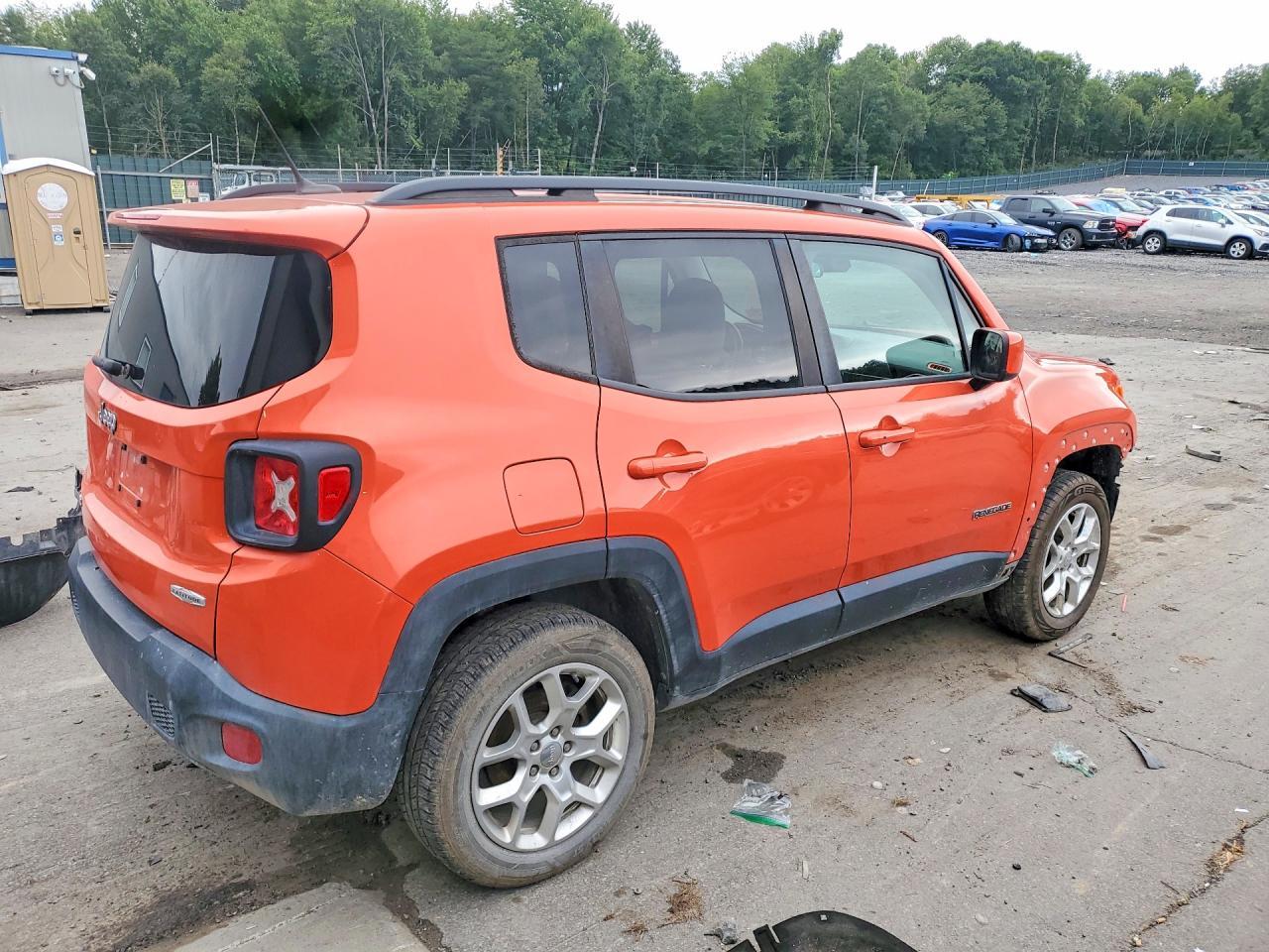 2015 Jeep Renegade, Latitude
