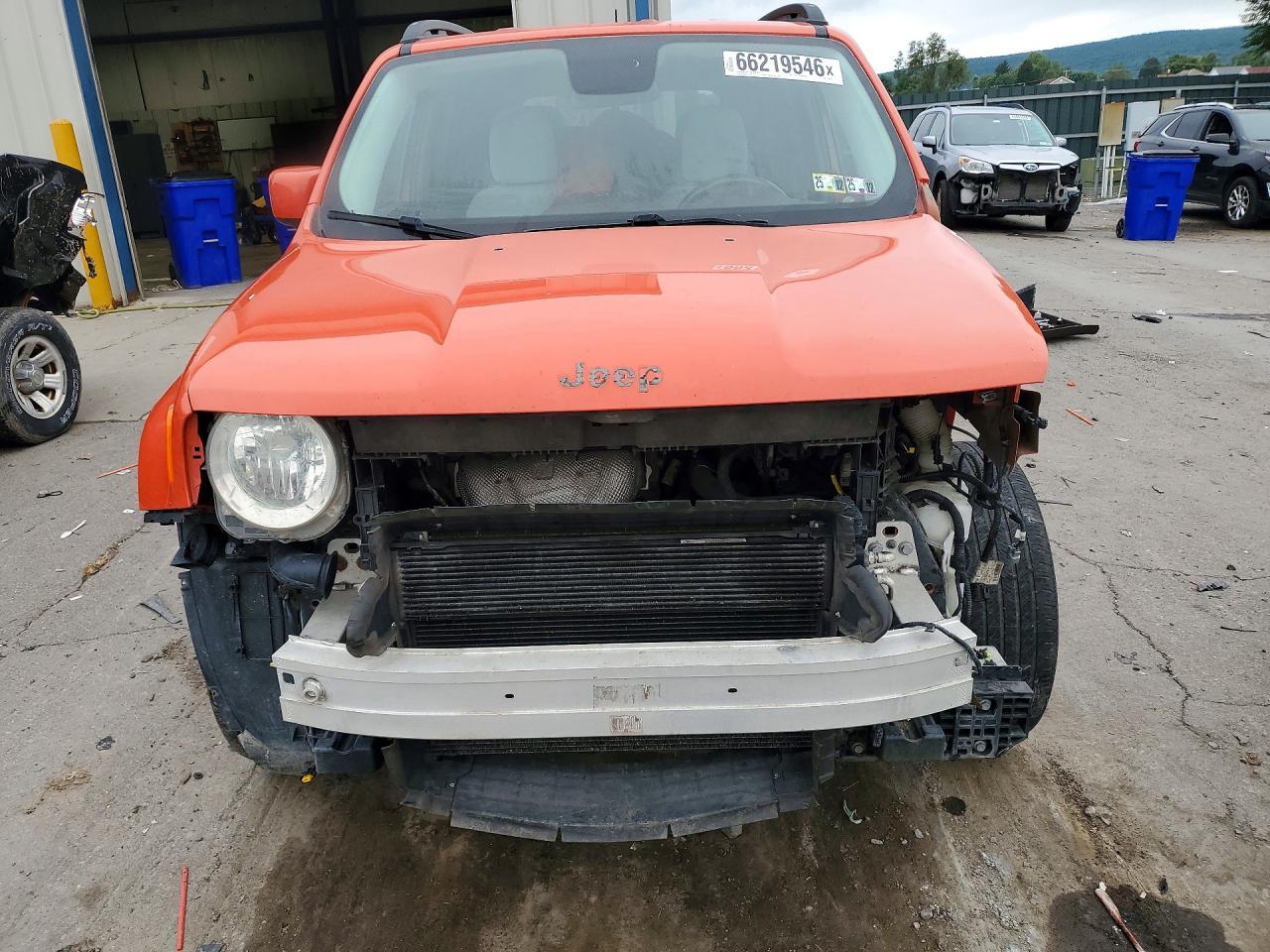 2015 Jeep Renegade, Latitude