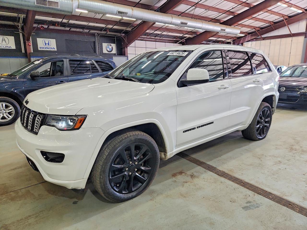 2020 Jeep Grand Cherokee, Laredo