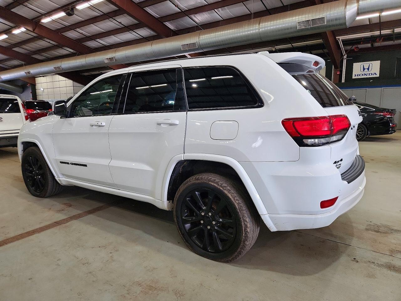 2020 Jeep Grand Cherokee, Laredo