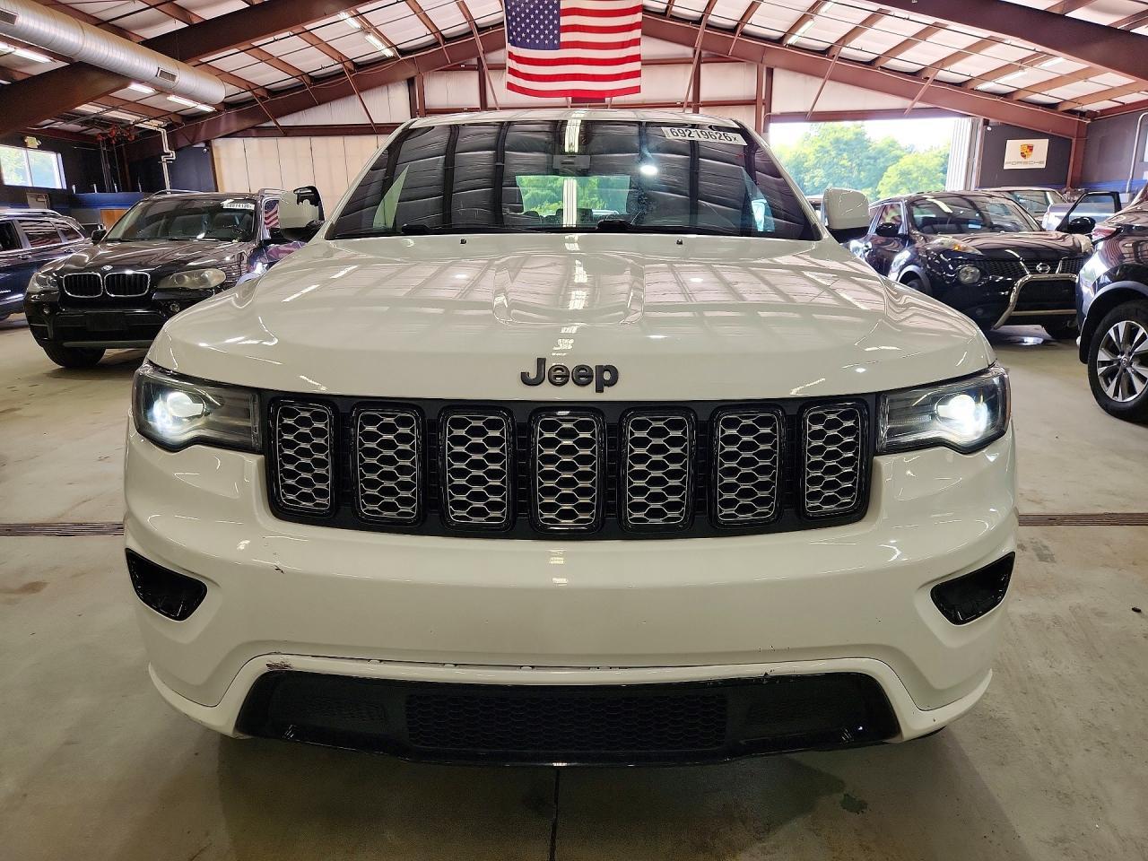 2020 Jeep Grand Cherokee, Laredo