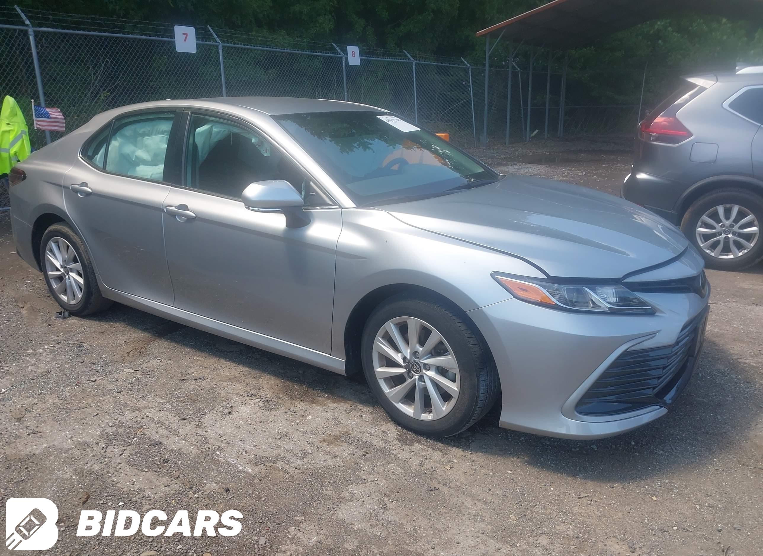 2022 Toyota Camry, LE