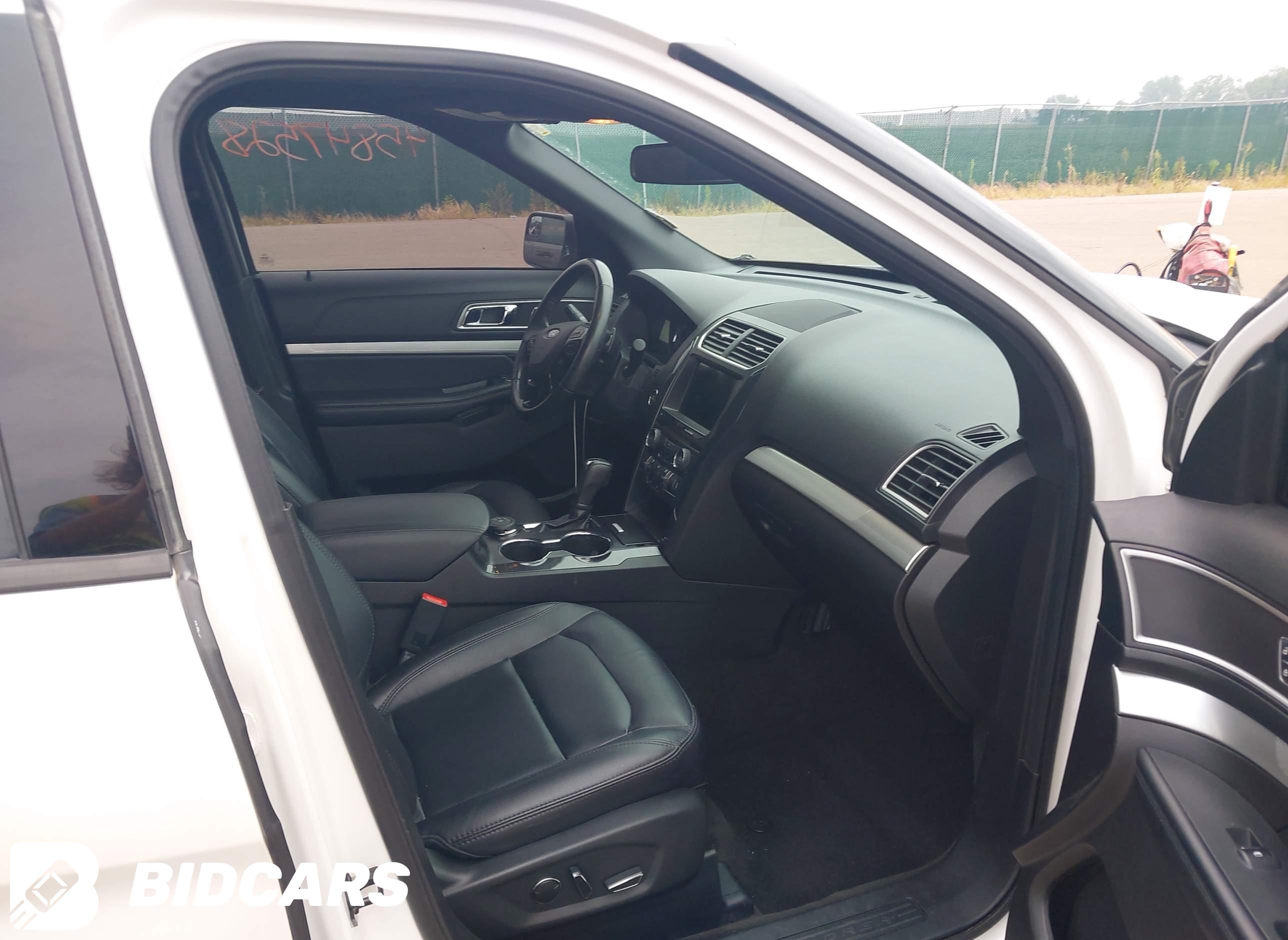 2017 Ford Explorer, Xlt