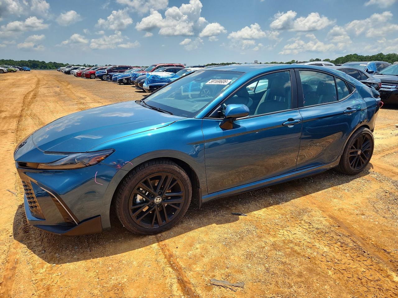 2025 Toyota Camry, SE