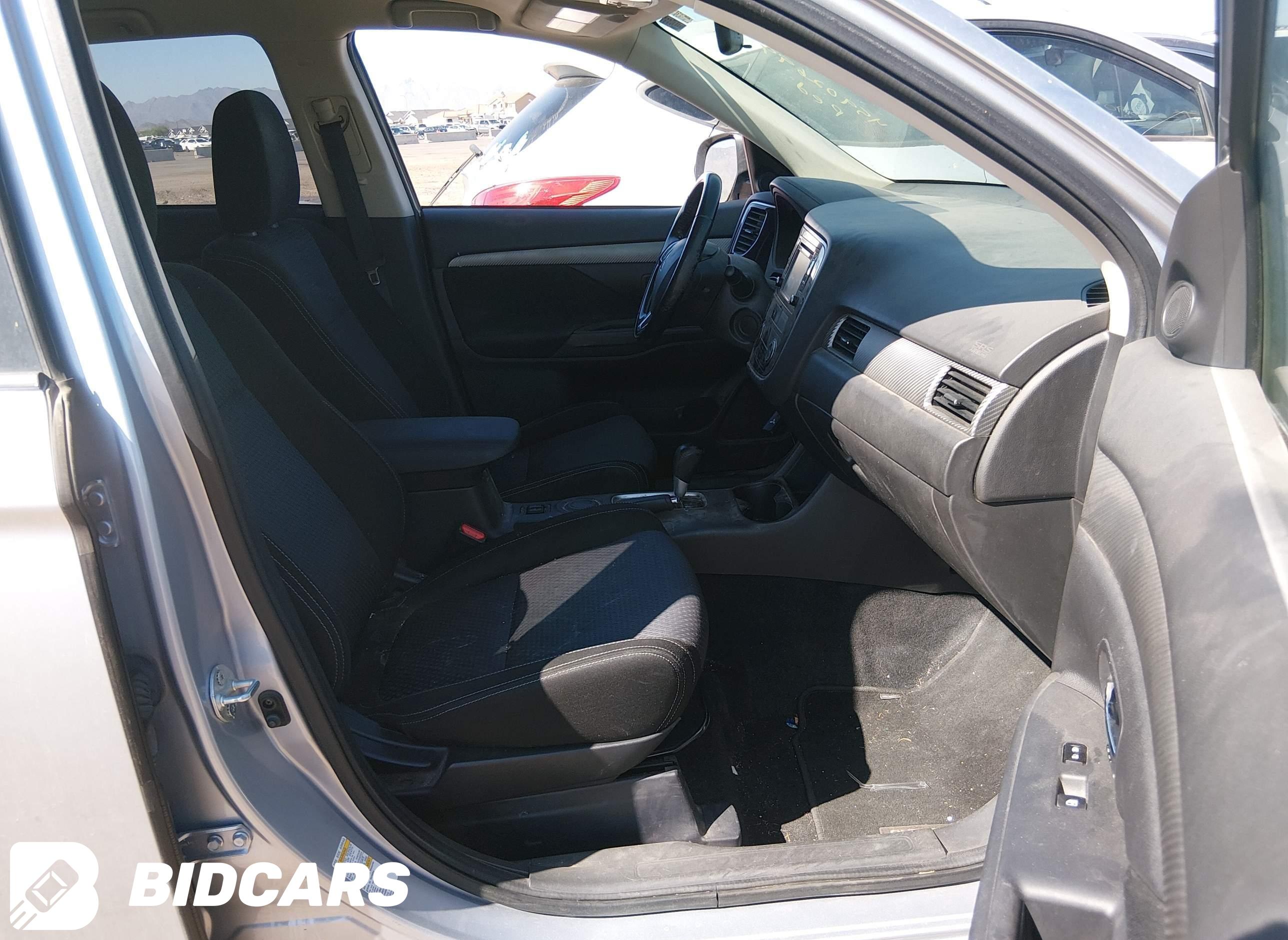 2016 Mitsubishi Outlander, SE