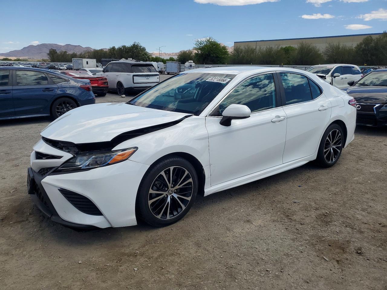 2020 Toyota Camry, SE