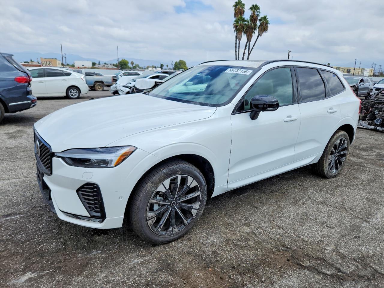 2026 Volvo XC60, Plus