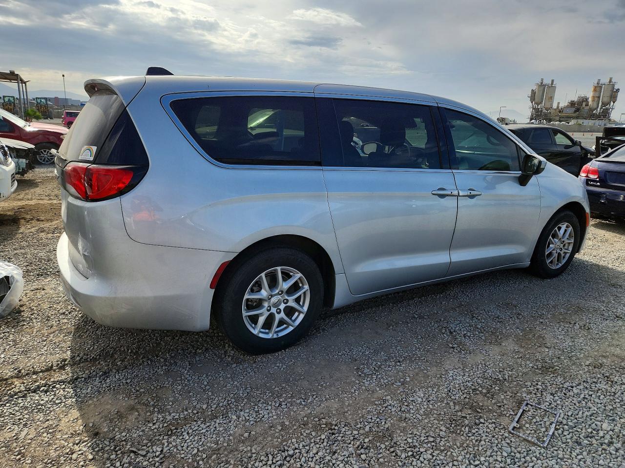 2023 Chrysler Voyager, LX