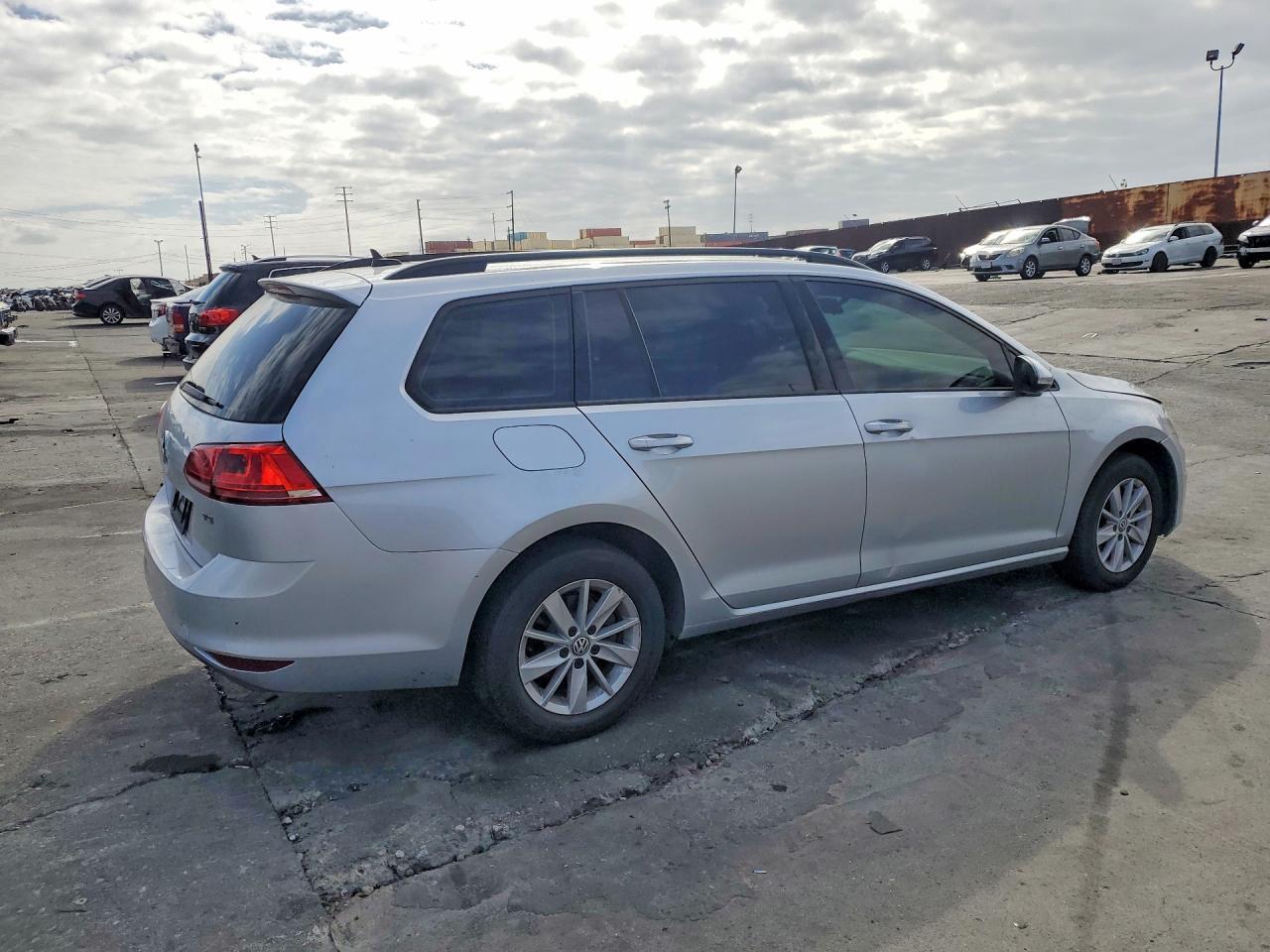 2016 Volkswagen Golf, S