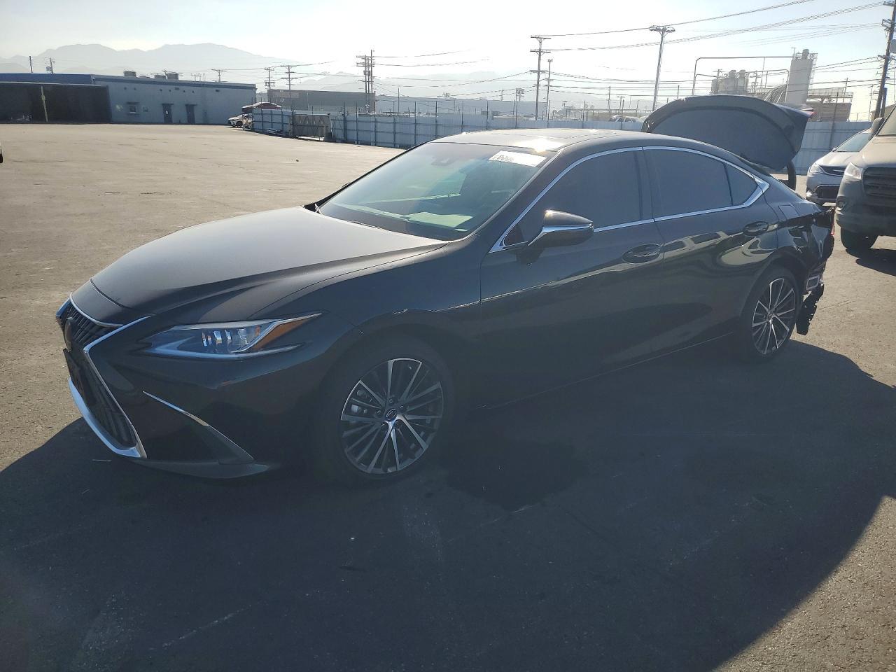 2025 Lexus ES, Base