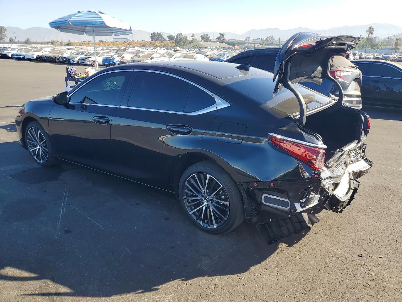 2025 Lexus ES, Base