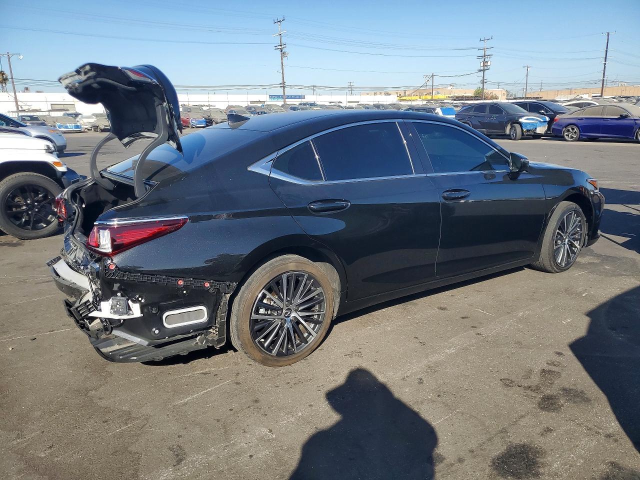 2025 Lexus ES, Base